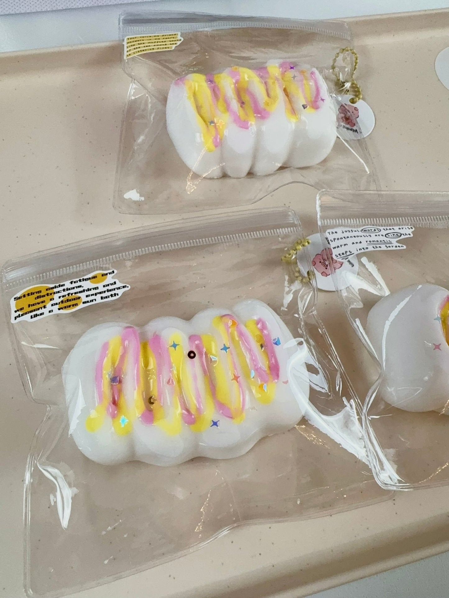 Shinning cream strip with clear top